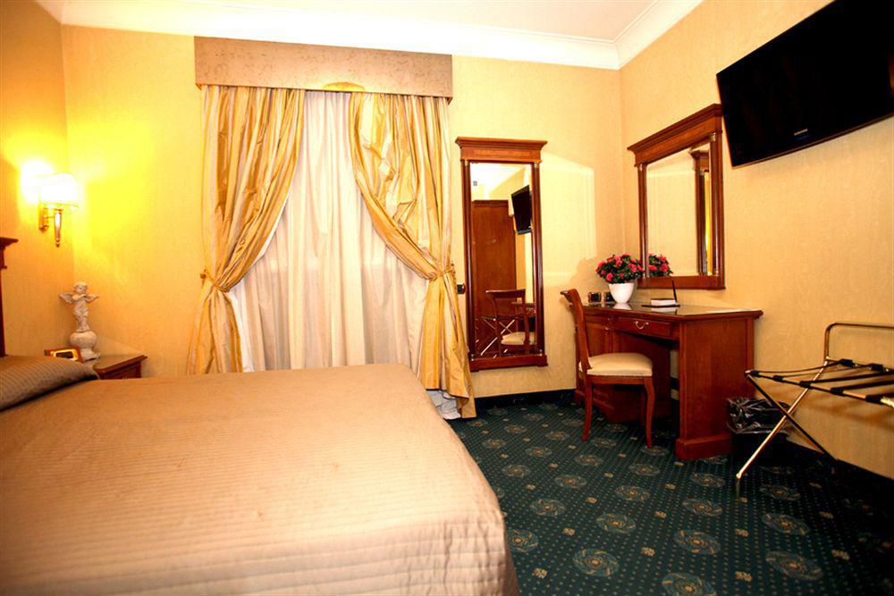 Luxury Rooms H 2000 Roma Zimmer foto